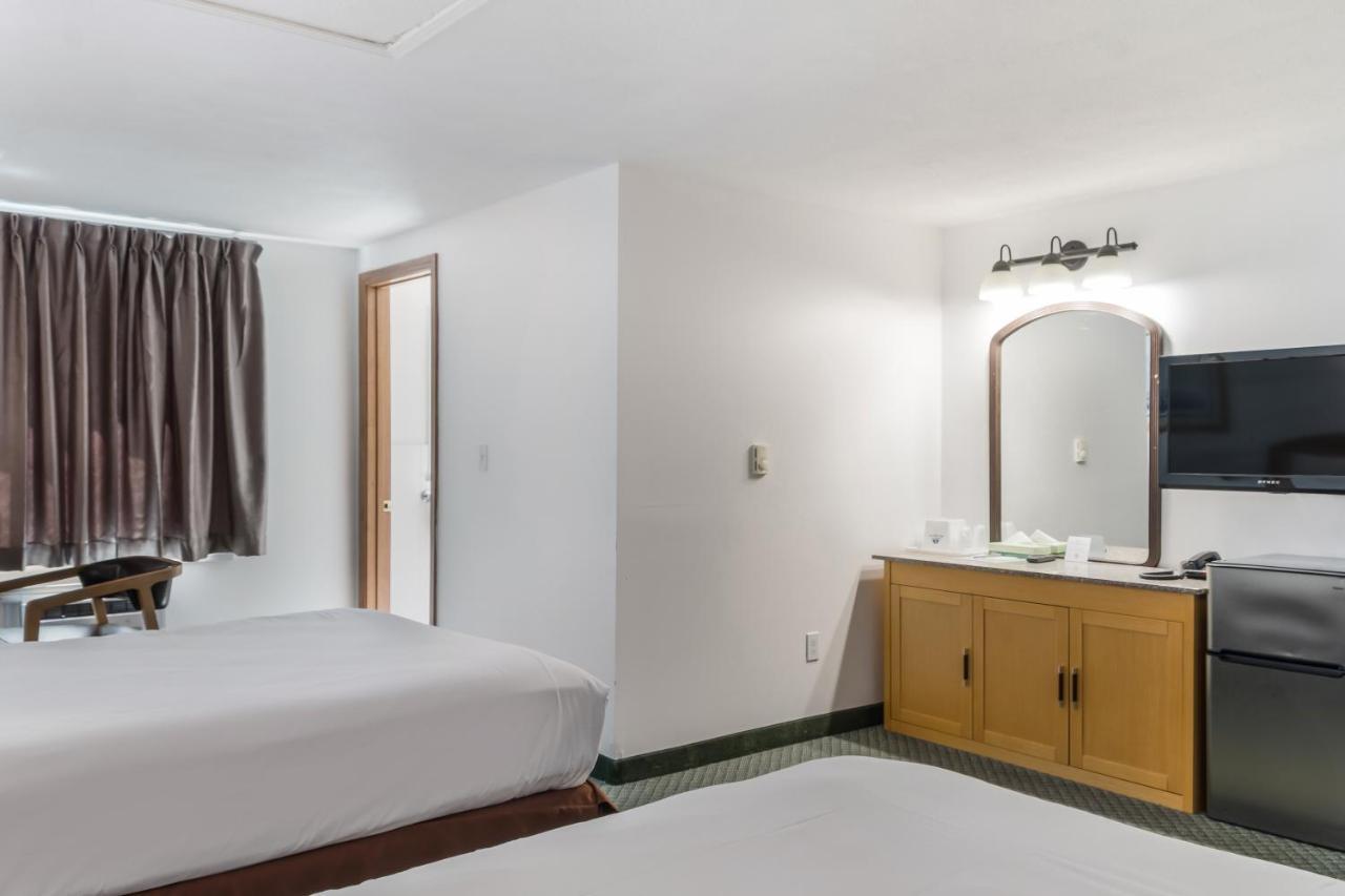 America'S Best Value Inn & Suites/Hyannis Exterior photo